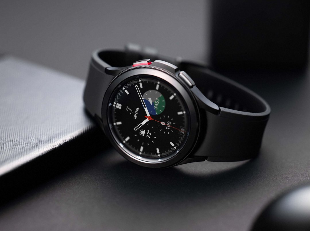 Samsung Galaxy Watch4 Classic 46mm LTE R895F — Ilustrační foto — barva se může lišit