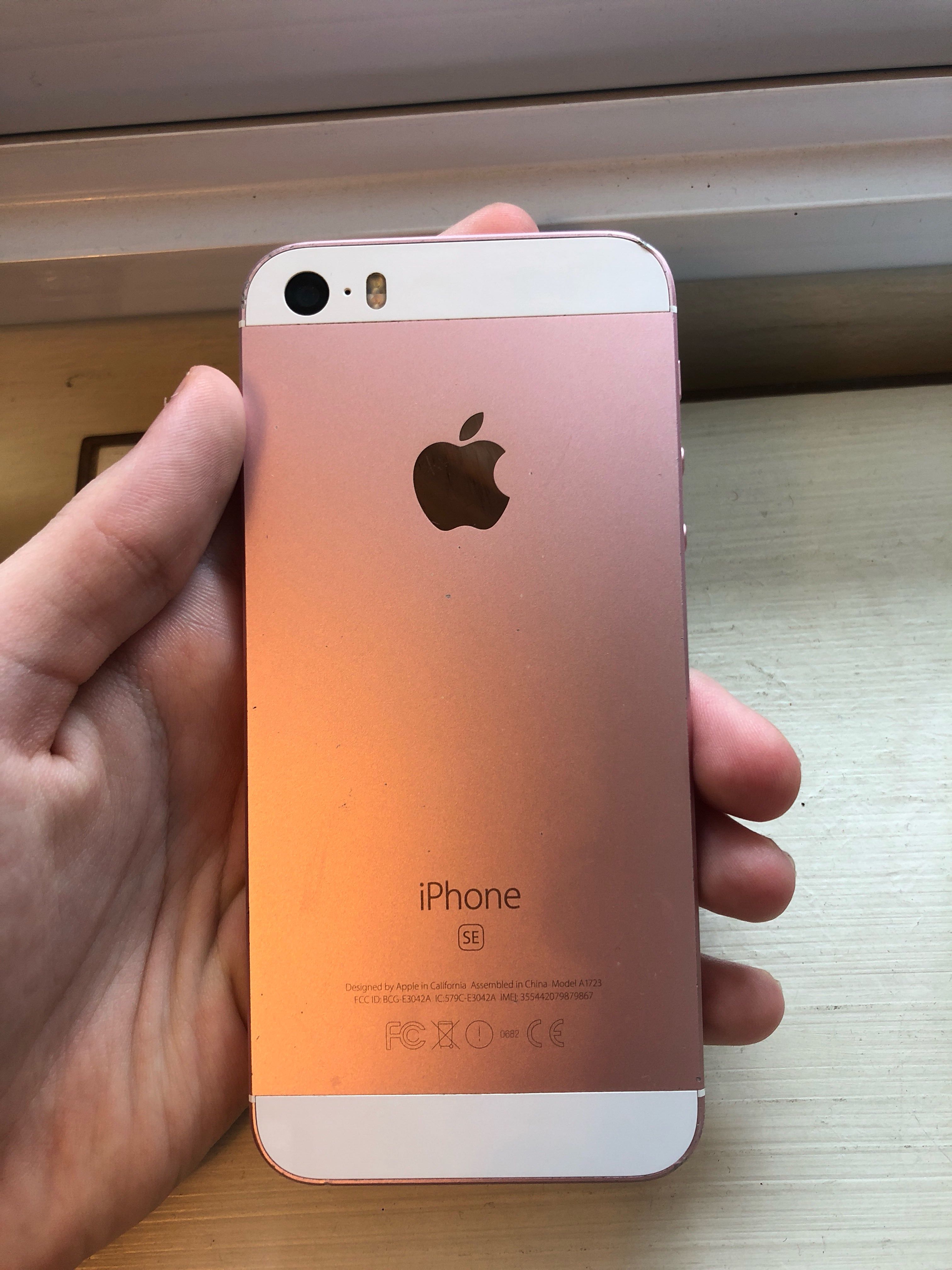 Apple iPhone SE