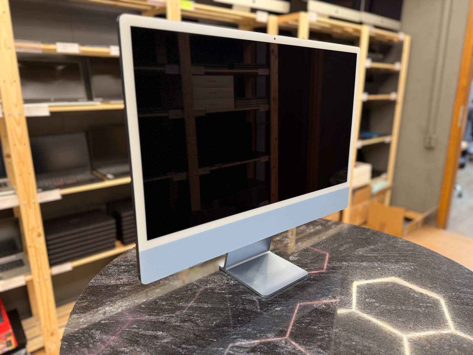 Apple iMac (Retina 4.5K, 24″, 2021, M1) / 8GB / 256GB / Blue